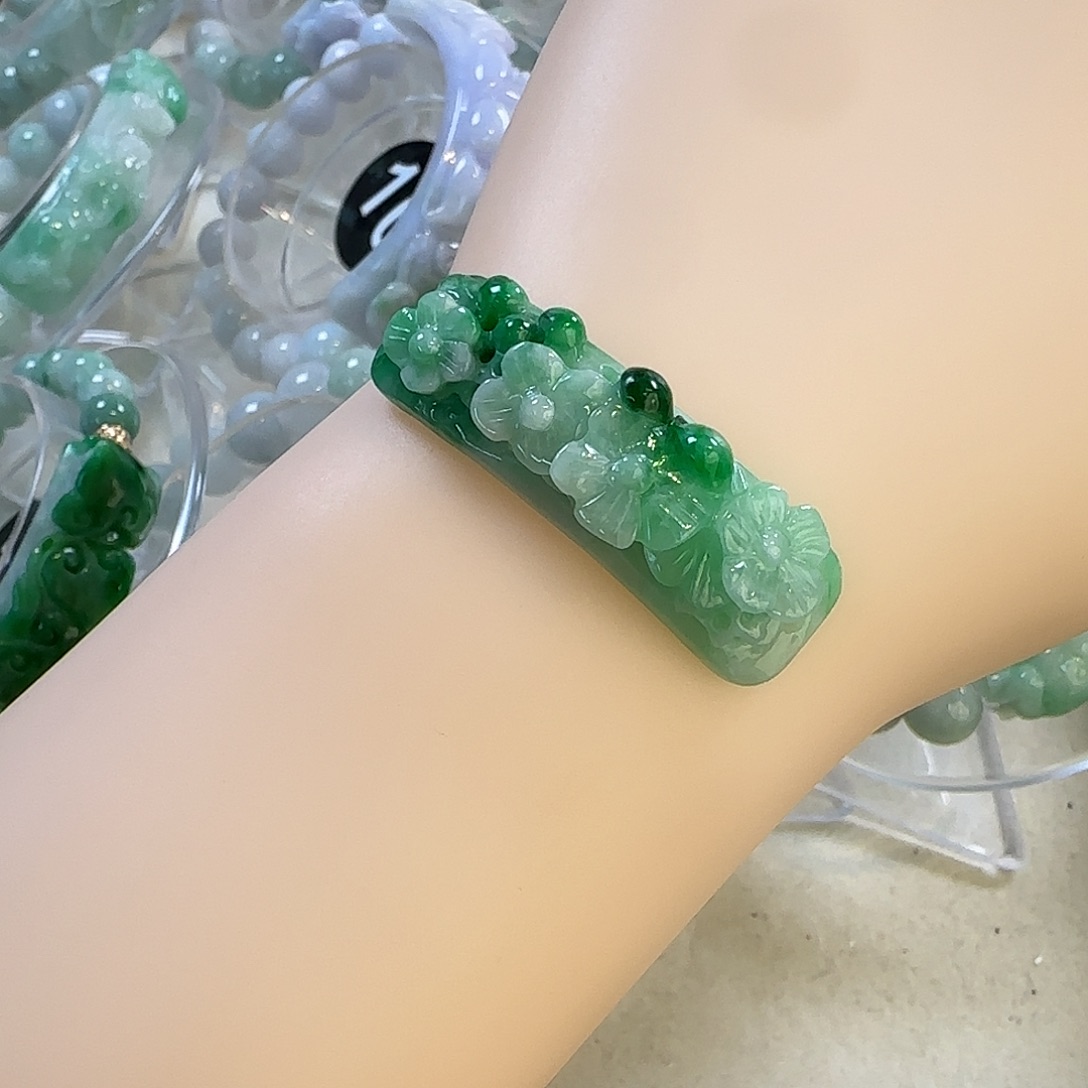 翡翠未镶嵌颈饰手牌