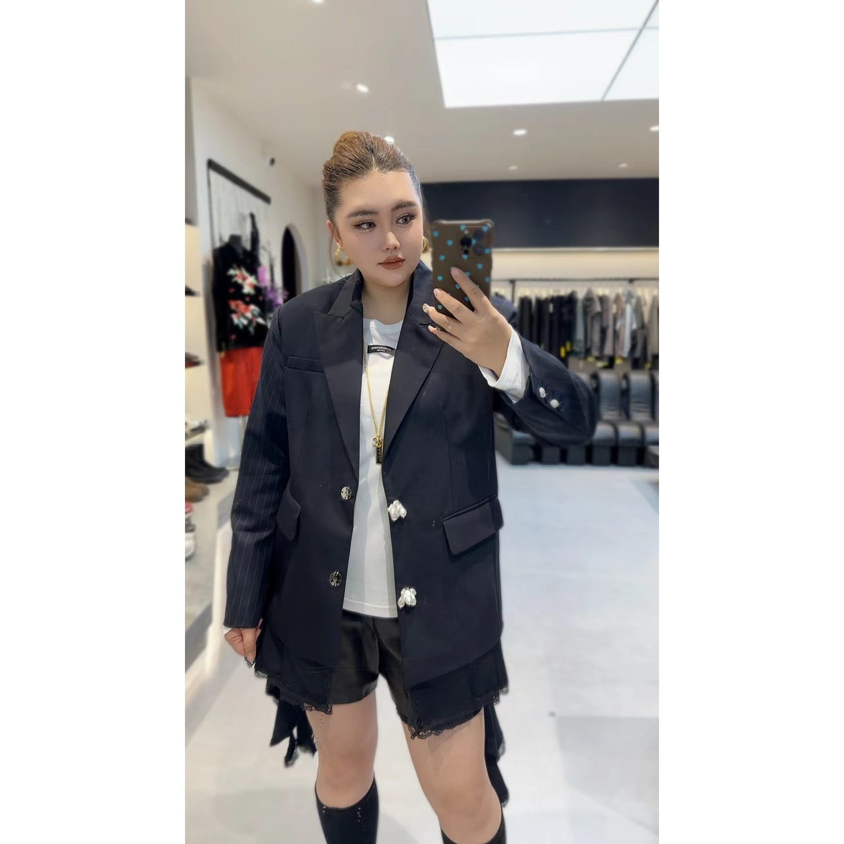 168欧韩集合店| 纹拼接西服，珍珠花朵纽扣，职场时髦出圈N3772