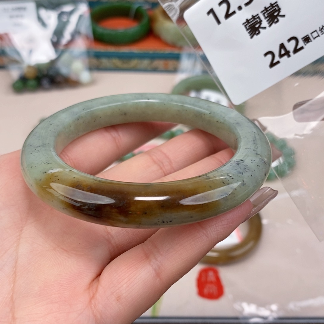 田****和田玉未镶嵌手镯58.8回流