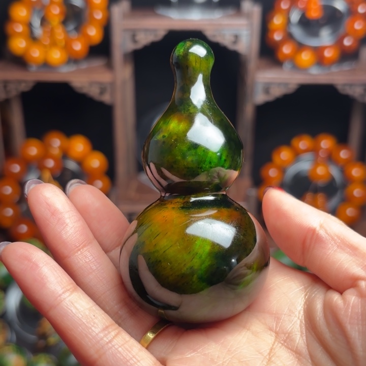 桦***花琥珀木手把件小葫芦