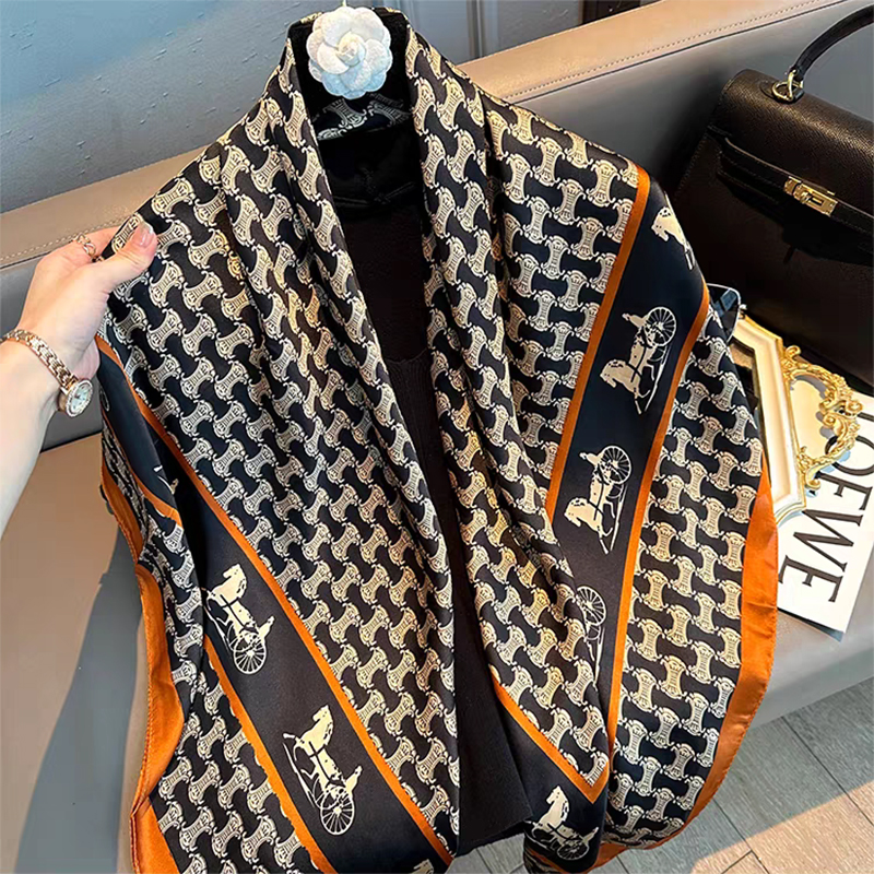 【凯旋门】丽锦缎110*110女士百搭丝巾