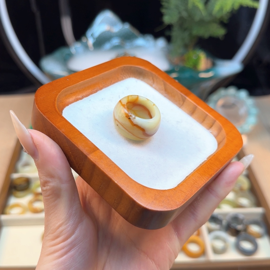 蛇纹石玉微瑕内径17.3合金迷****餐