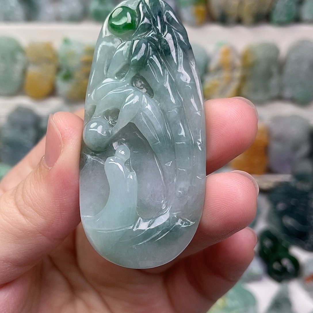 翡翠未镶嵌吊坠(赠链)