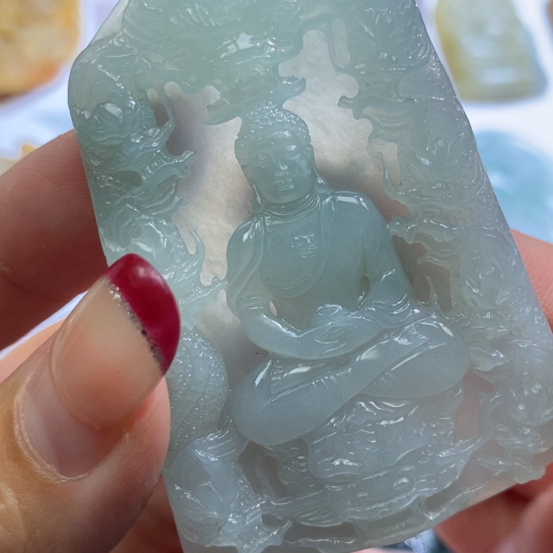 翡翠颈饰未镶嵌九龙大日如来