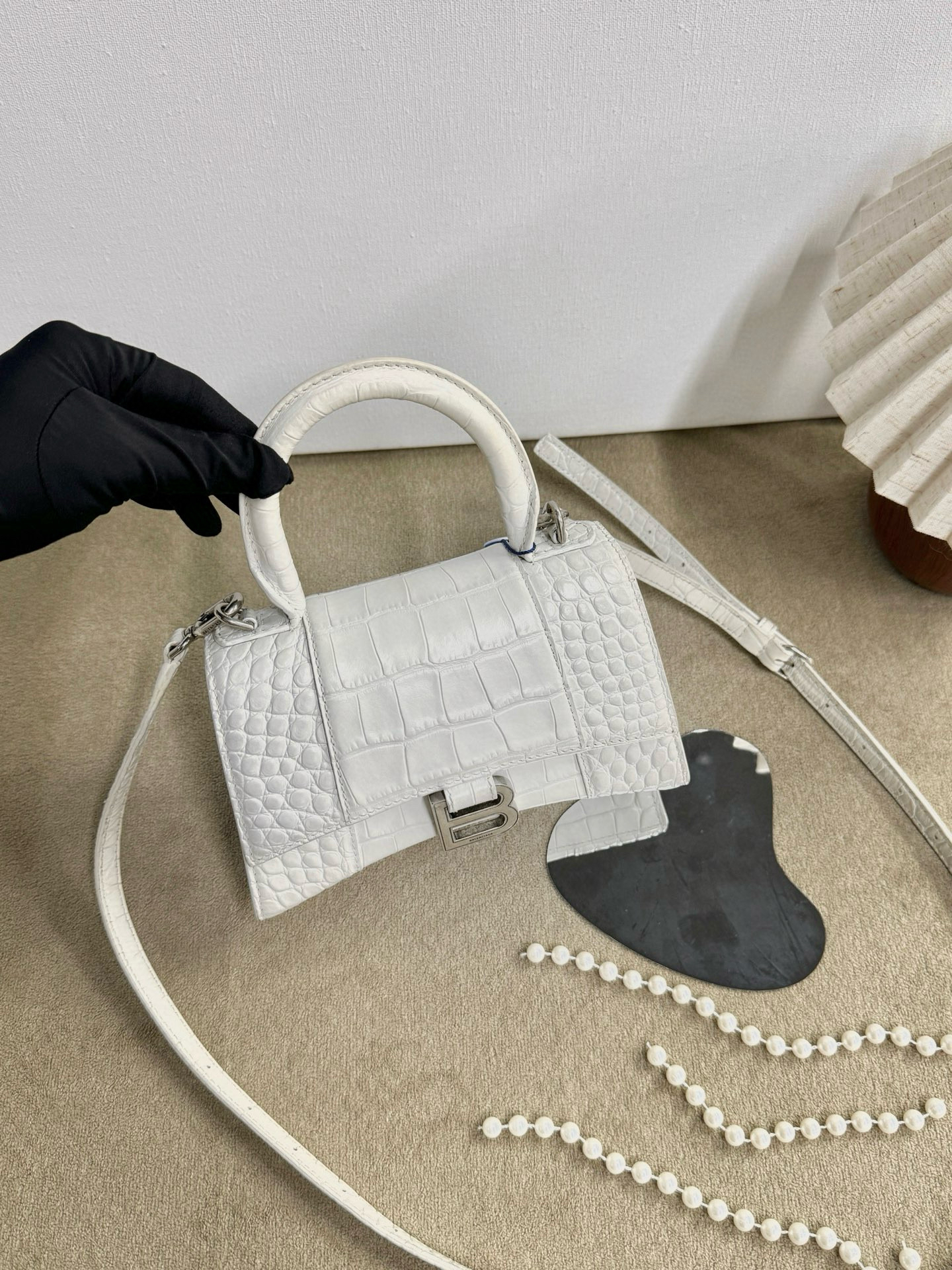 95新 Balenciaga/巴黎世家 巴黎世家 白色xs沙漏斜挎包(K)