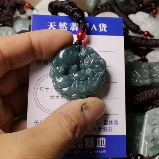 翡翠未镶嵌颈饰挂件