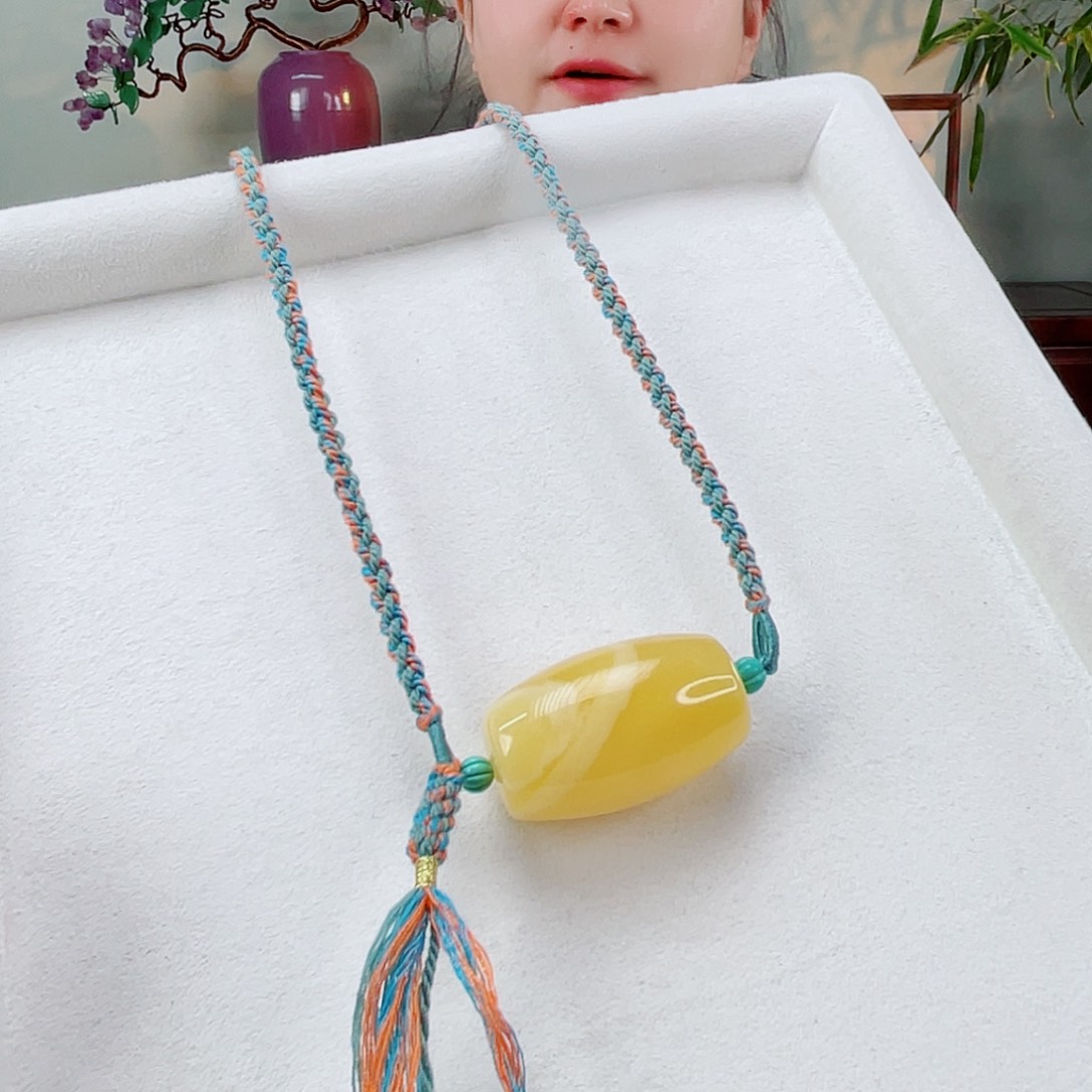 未镶嵌蜜蜡颈饰蜜蜡