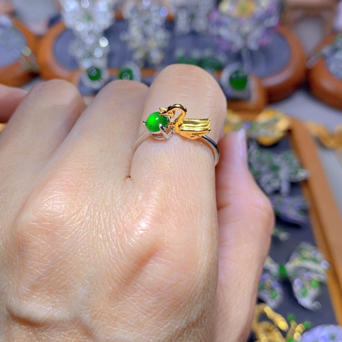 翡翠颈饰银S925镶嵌天然翡翠