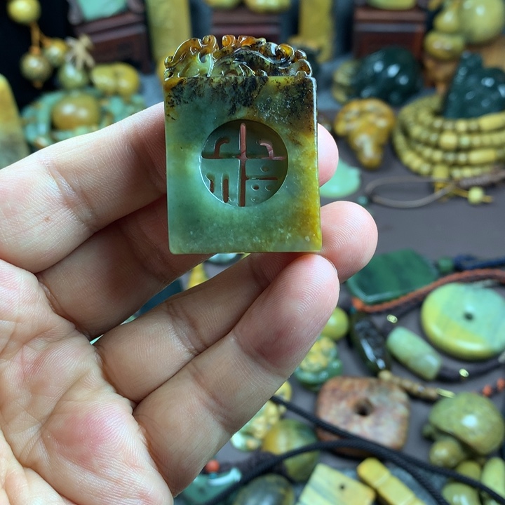 吊坠(赠链)未镶嵌岫岩河磨玉（透闪石质玉）?****_