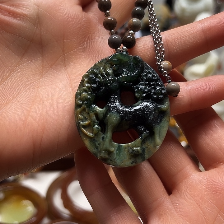 蛇纹石玉吊坠未镶嵌
