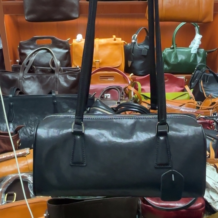 头层牛皮黑色单肩法棍