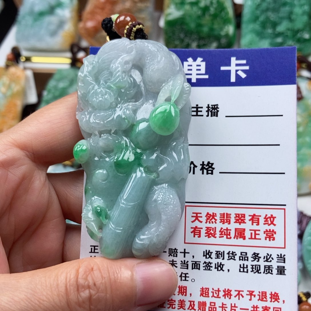 翡翠未镶嵌颈饰吊坠