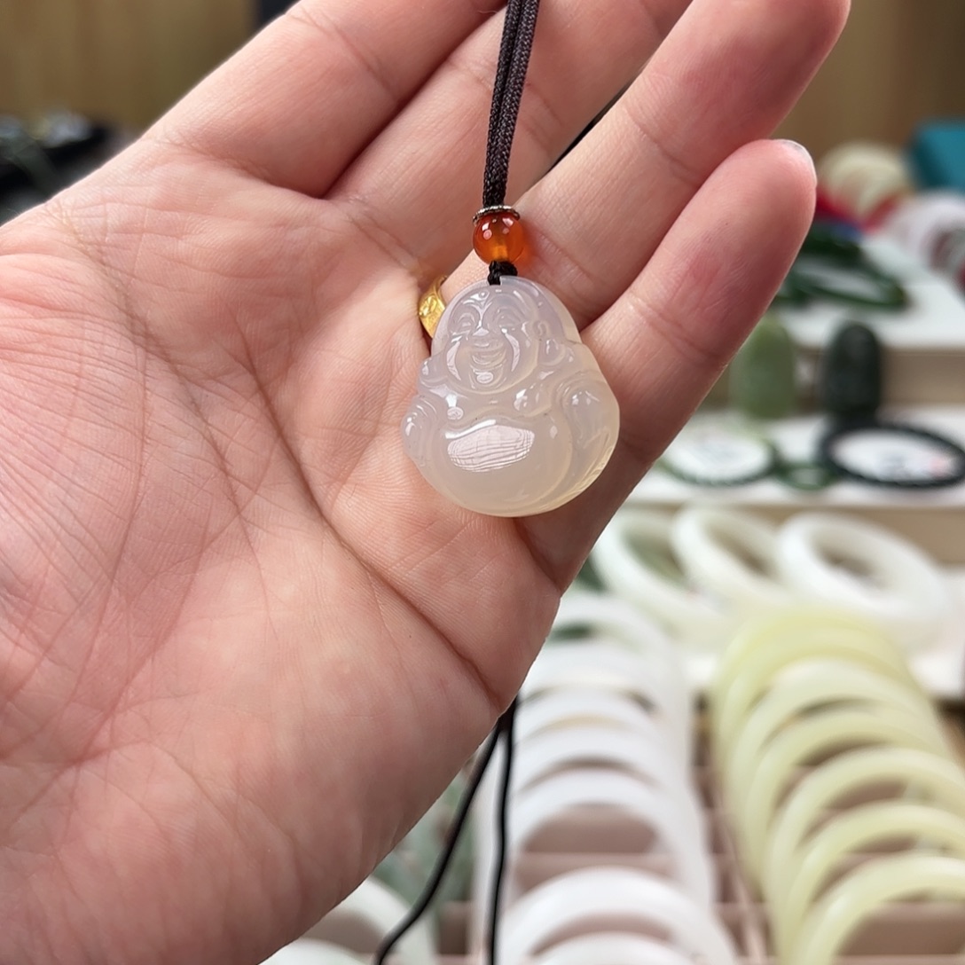 透闪石质玉颈饰未镶嵌