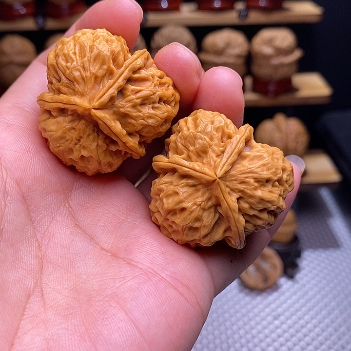 文玩核桃吊坠梅花三棱7