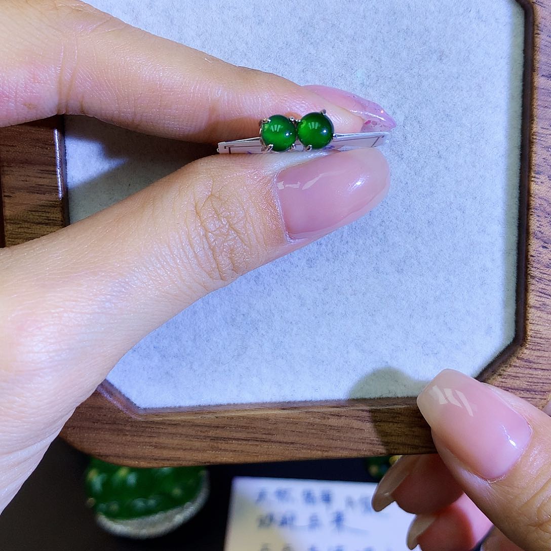 翡翠耳饰银S925镶嵌天然翡翠耳钉