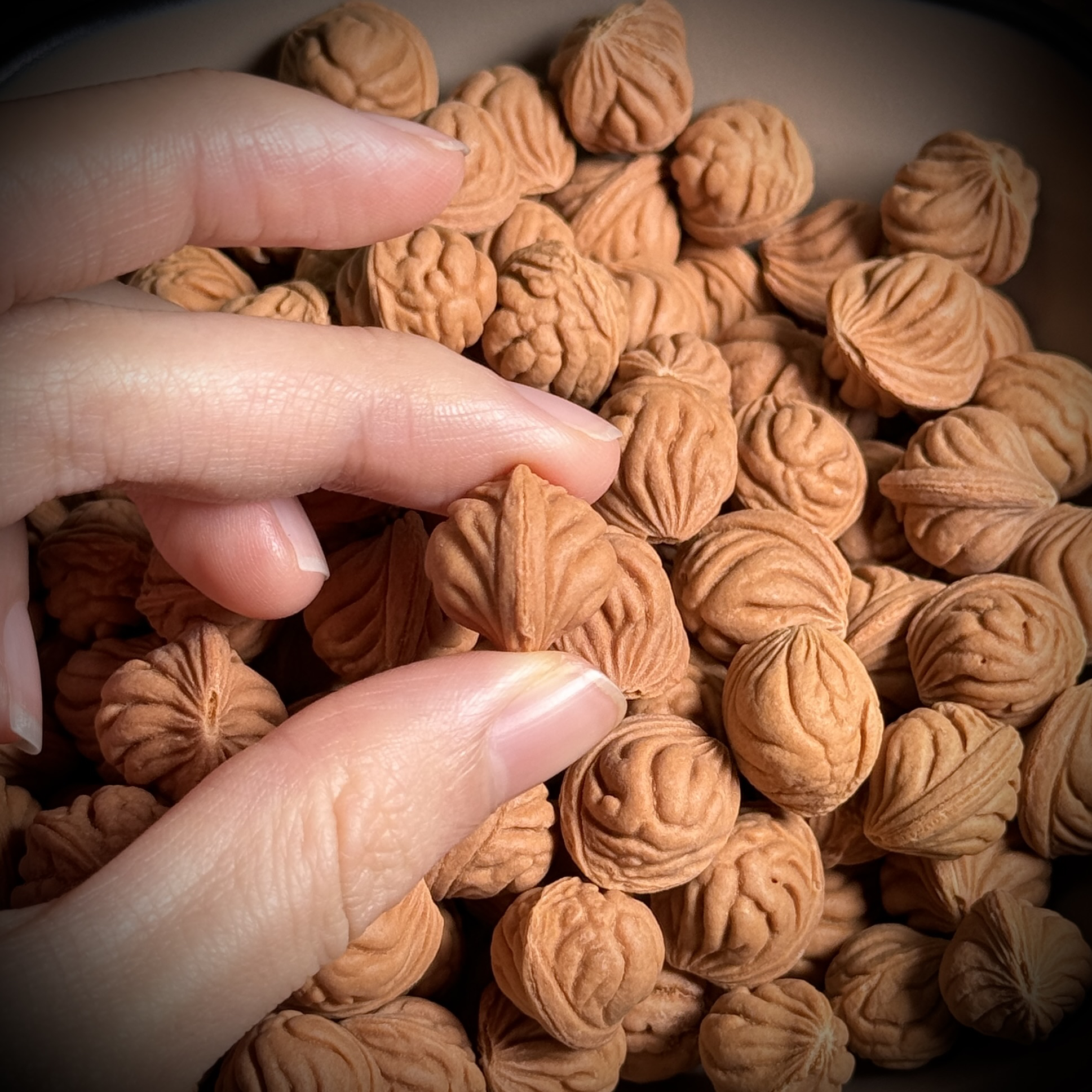 【43号手串料】秦岭龙纹桃核原装原皮可做手串光珠雕刻无孔道散籽