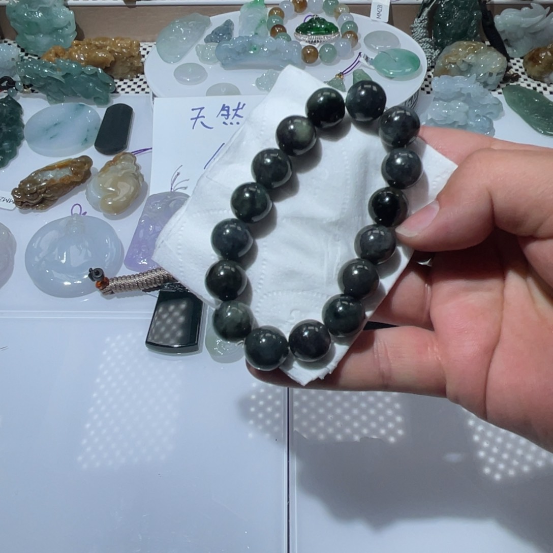 翡翠颈饰未镶嵌天然