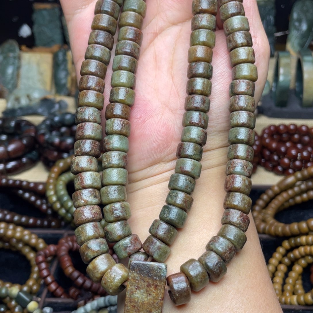 乡***哥岫岩河磨玉（透闪石质玉）未镶嵌颈饰12×8