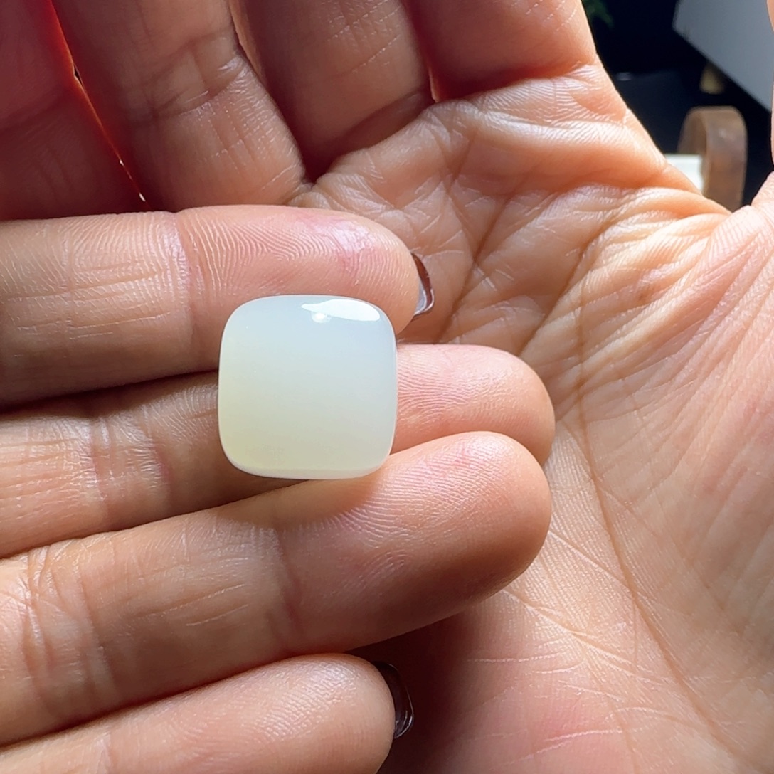 じ***W和田玉未镶嵌颈饰