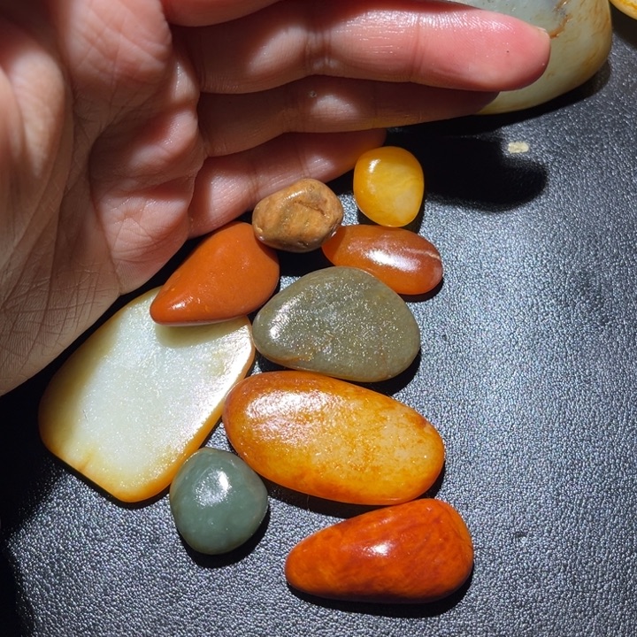 和田玉未镶嵌珠宝奇石