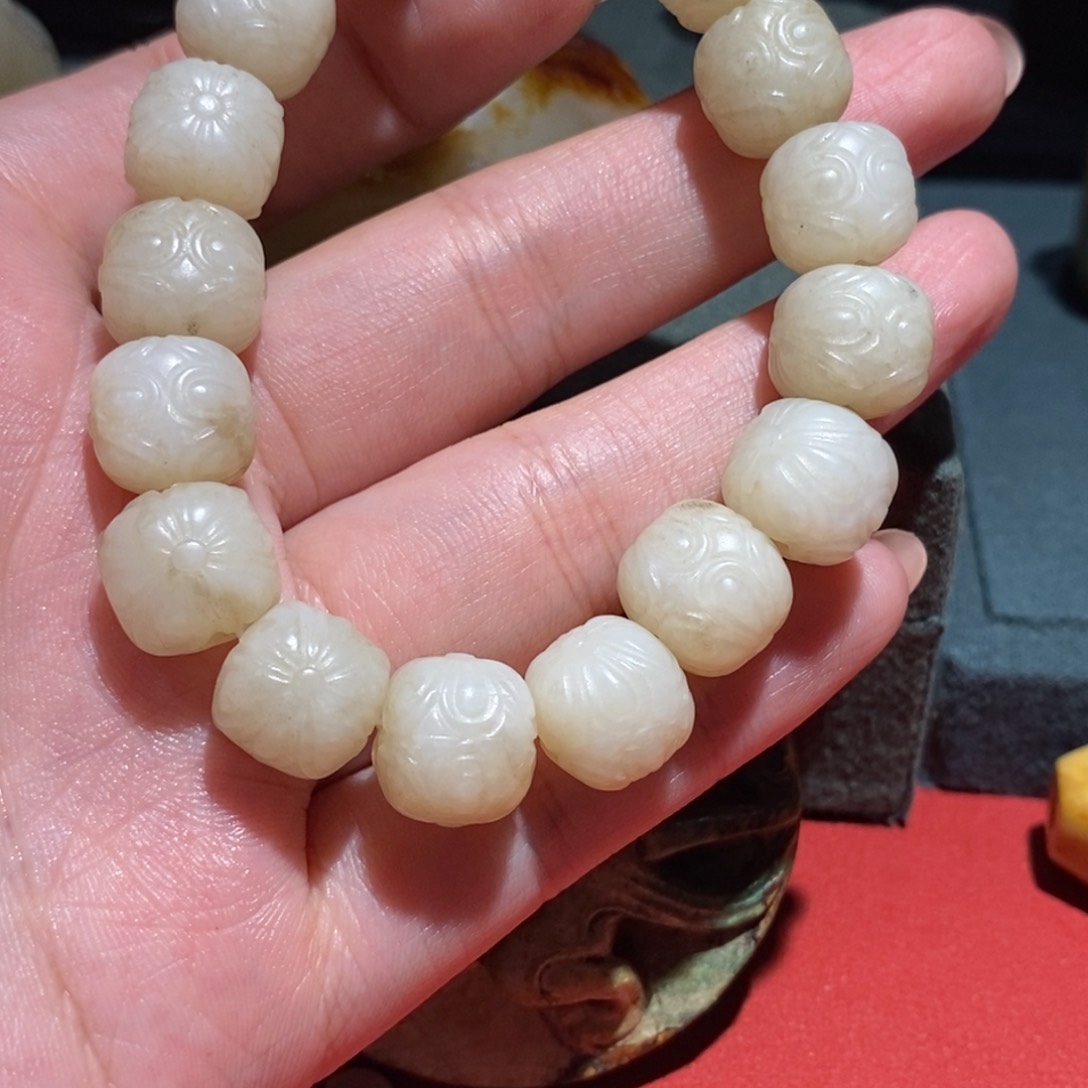 和田玉未镶嵌玉坠米*