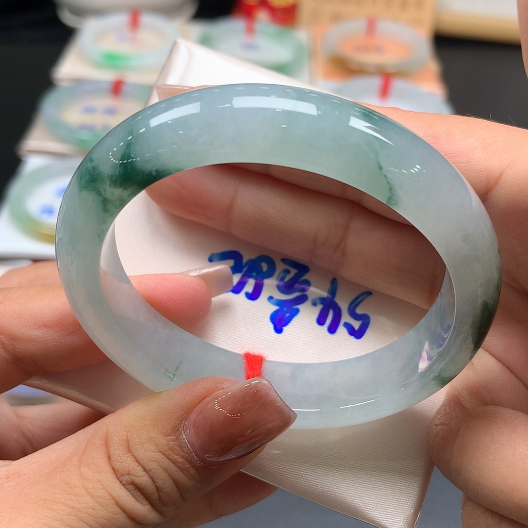 翡翠未镶嵌手镯17号贵妃