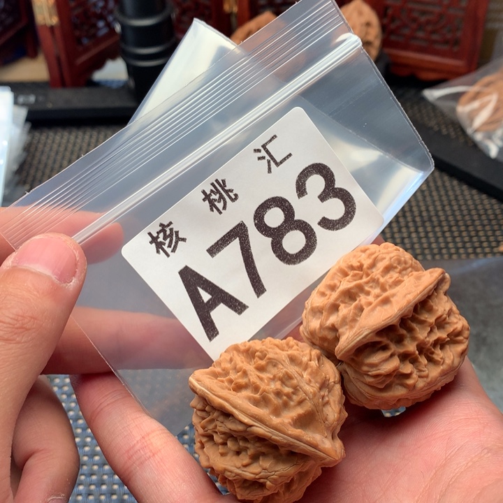 吊坠文玩核桃三羊谷