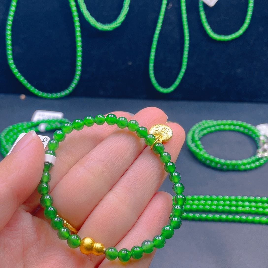 翡翠未镶嵌颈饰卡5