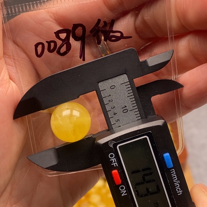 蜜蜡未镶嵌裸石14.3圆微瑕