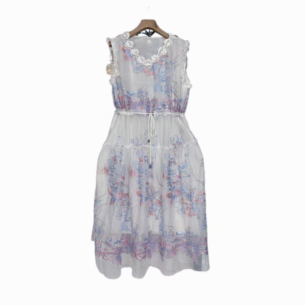 清新背心刺绣连衣裙抽绳白色经典显瘦款