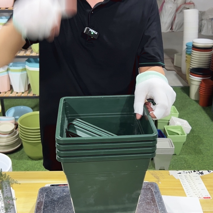 方形口20高22军绿带托4个