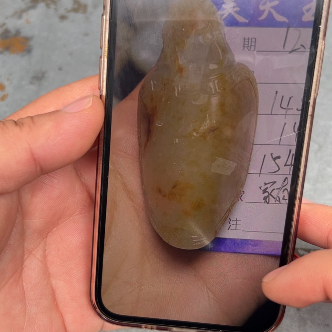 辛***巴和田玉未镶嵌颈饰