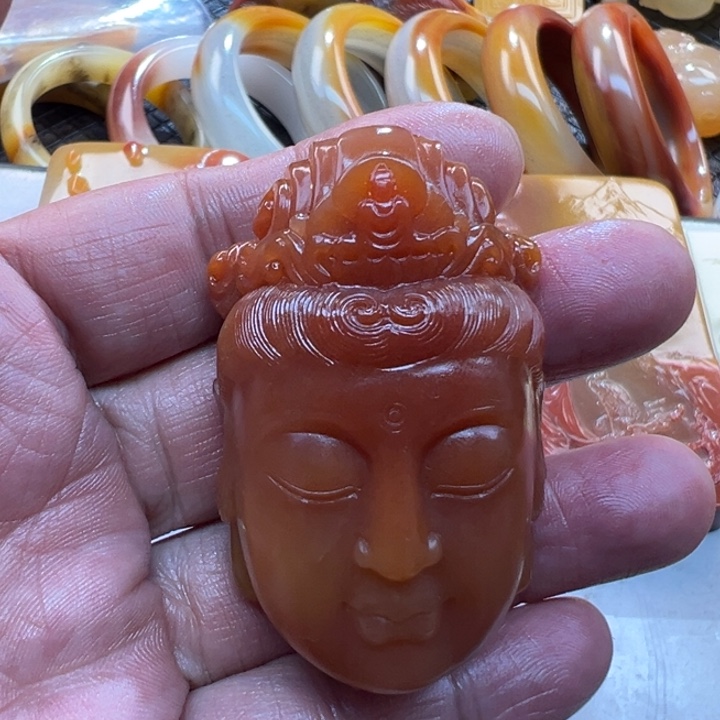 石英质玉（黄龙玉）颈饰未镶嵌