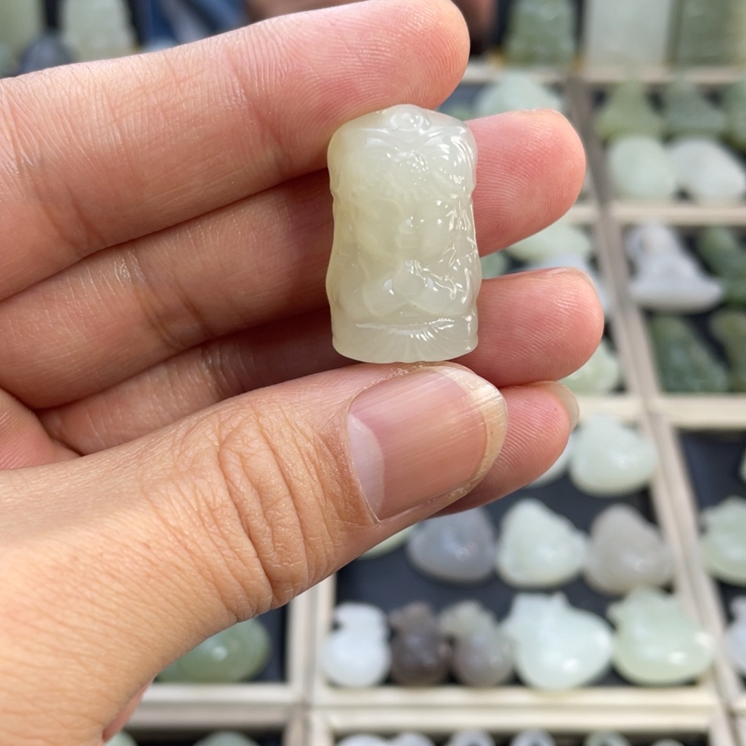 和田玉颈饰未镶嵌扎基拉姆女神