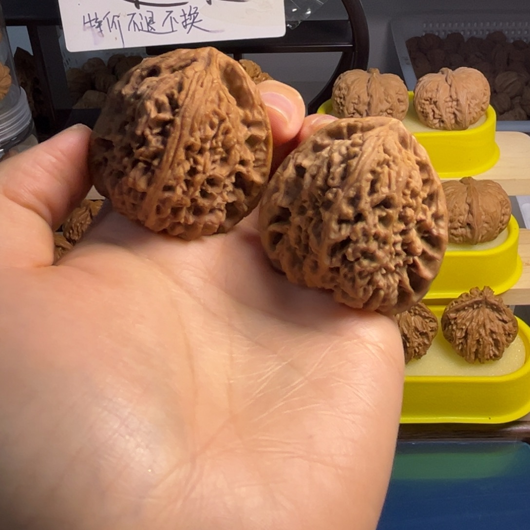 狠***單文玩核桃把件南疆石