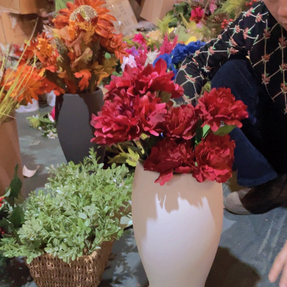 陶瓷花瓶，仿真绿植。2