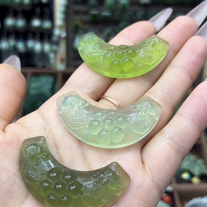 未镶嵌蛇纹石玉颈饰