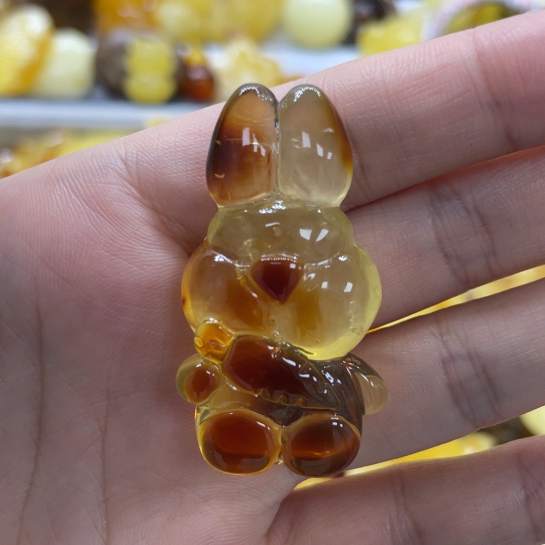 琥珀裸石未镶嵌8克胡萝卜兔子