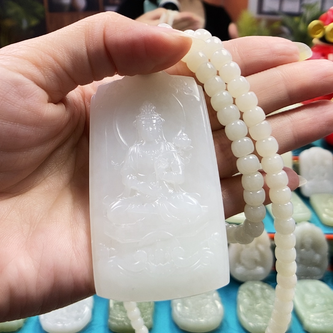 麦***子和田玉未镶嵌颈饰