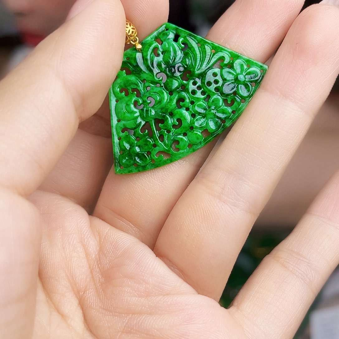 翡翠18K金镶嵌颈饰多样性