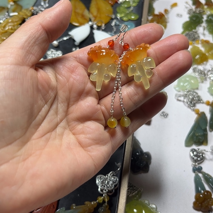 蛇纹石玉未镶嵌耳饰