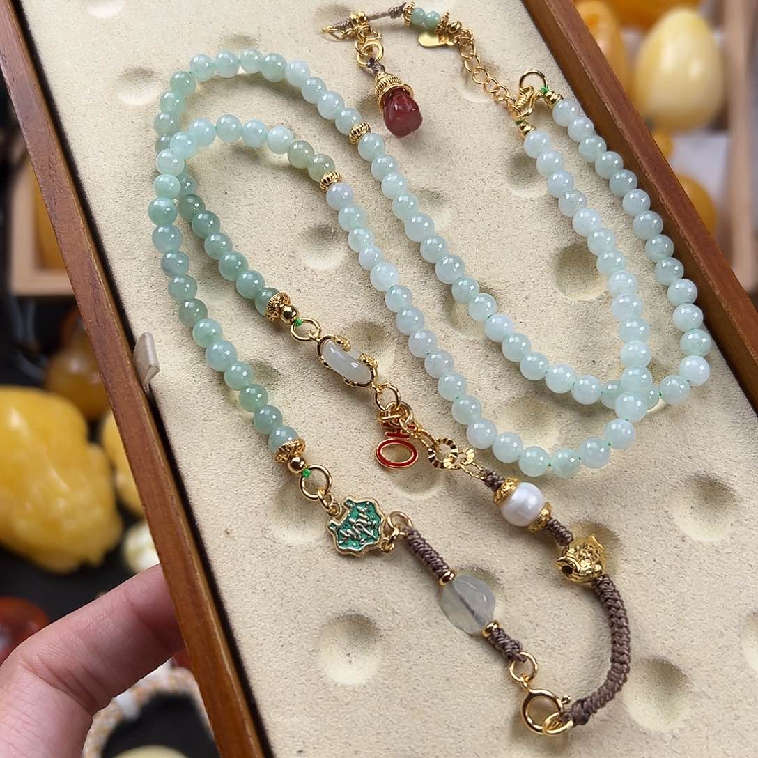 翡翠颈饰未镶嵌白*翡翠