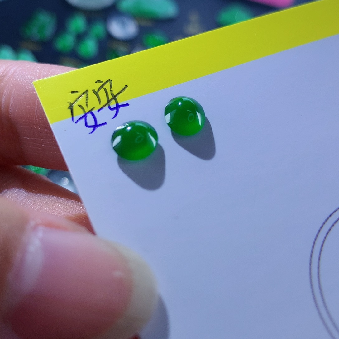 翡翠颈饰未镶嵌天然翡翠高冰绿蛋