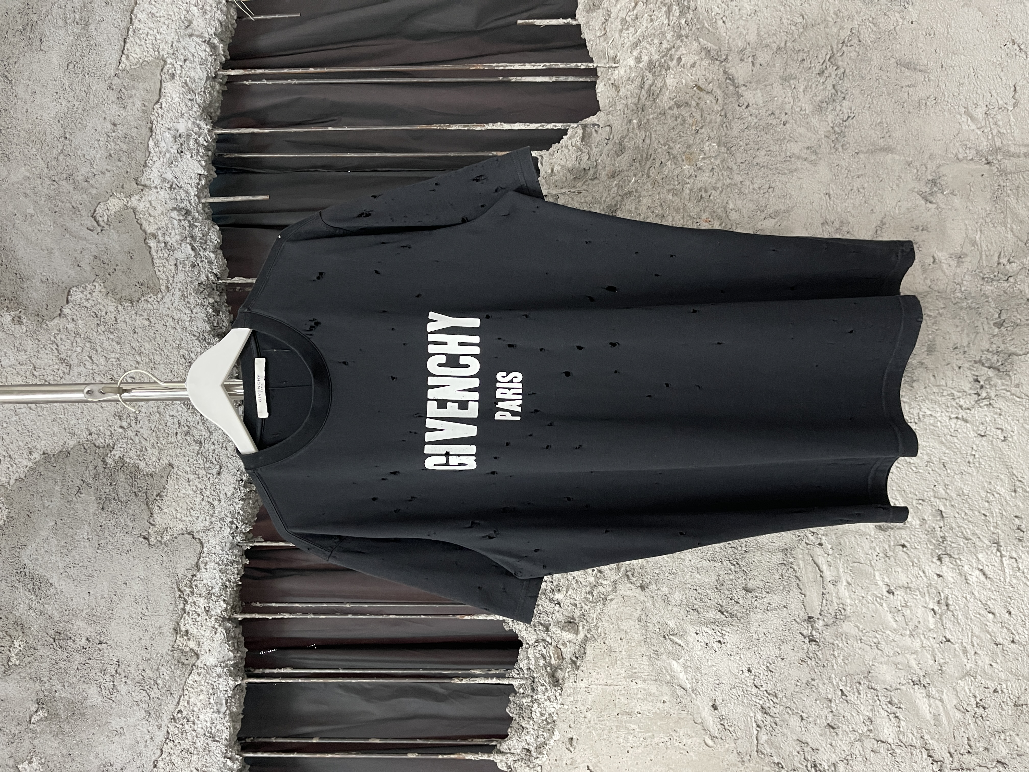 99新 Givenchy/纪梵希 破洞短袖/s码/99新 时尚个性圆领宽松T恤