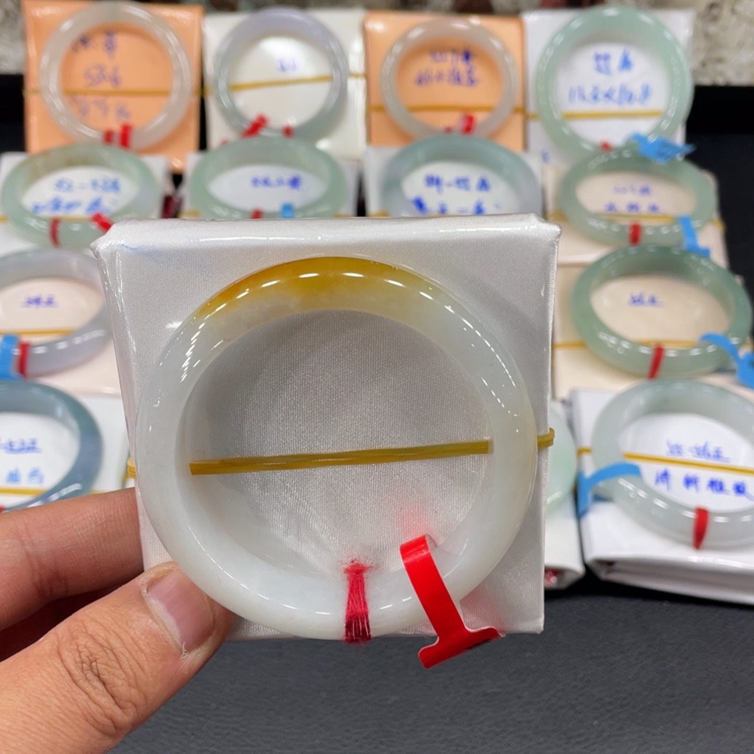 翡翠手镯未镶嵌缅甸翡翠