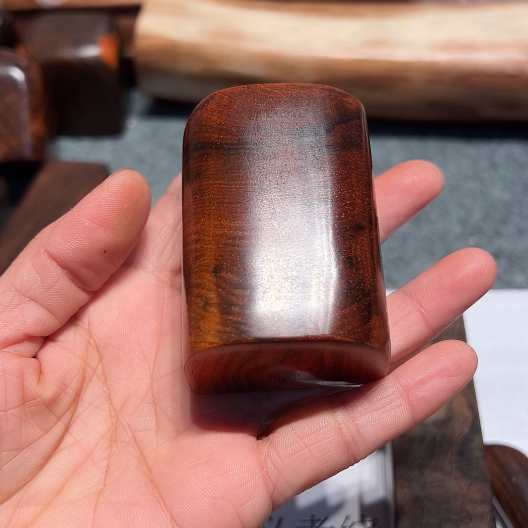 交趾黄檀（大红酸枝）福****店