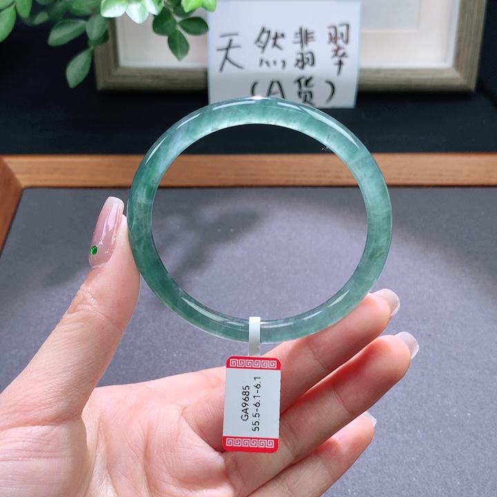 翡翠手镯未镶嵌天然翡翠手镯
