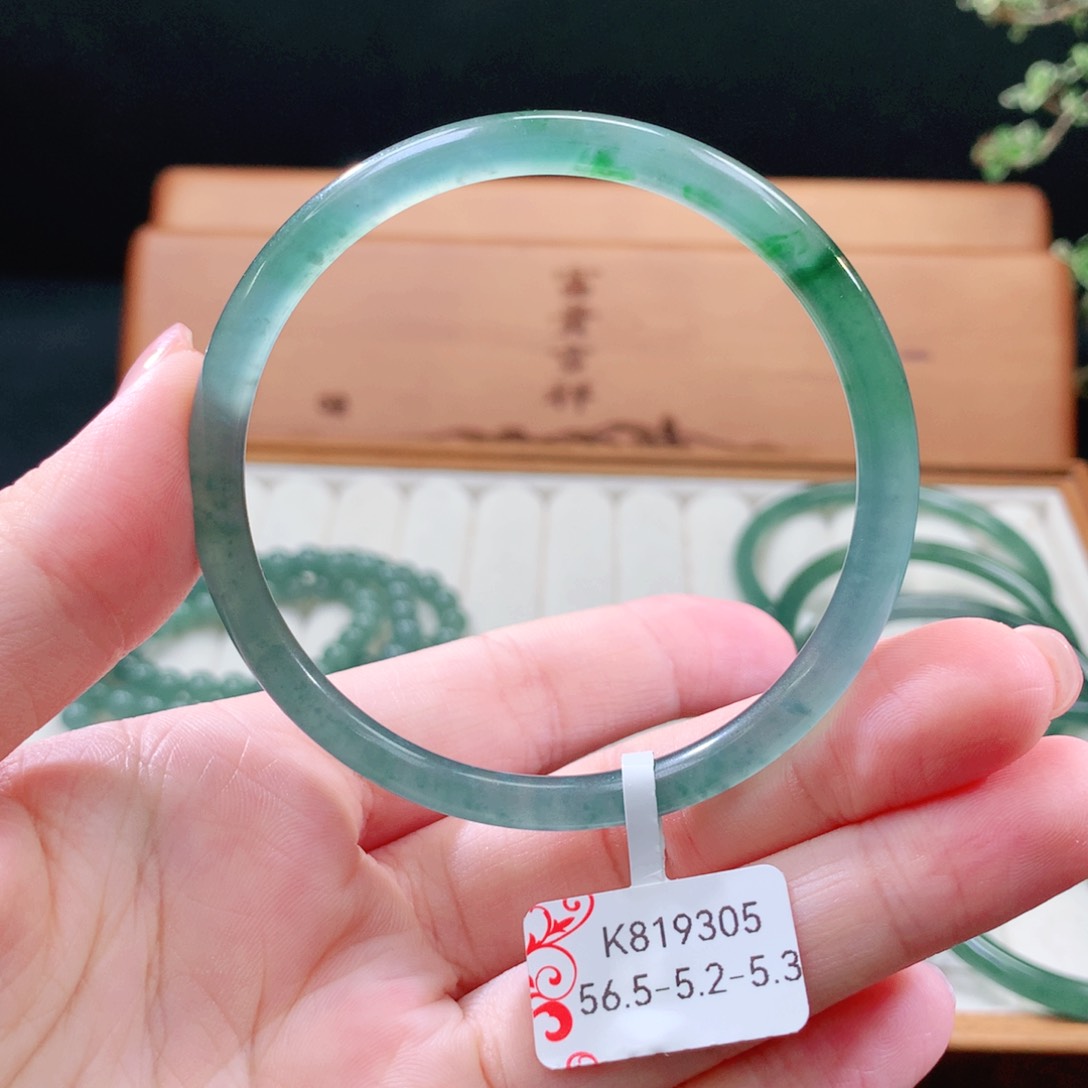 翡翠手镯（圆镯）未镶嵌