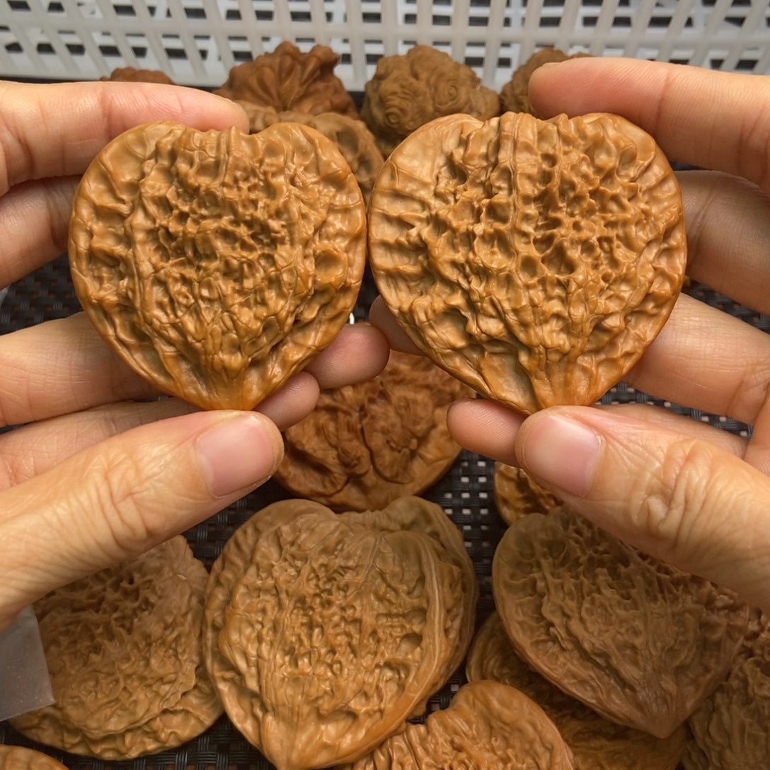 文玩核桃吊坠桃心扁2个