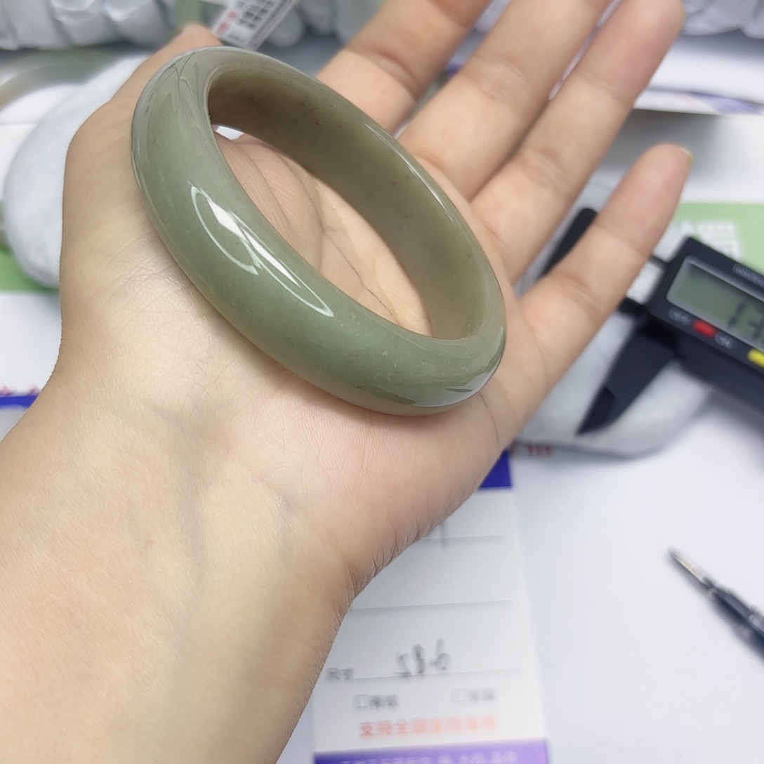 石英质玉未镶嵌手镯21/58